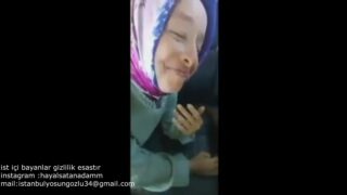 Türbanlının ağzına boşalıyor