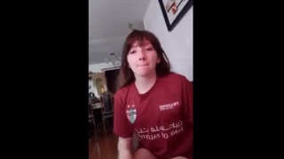 Yarak meraklısı sikişini canlı yayında sikişiyor